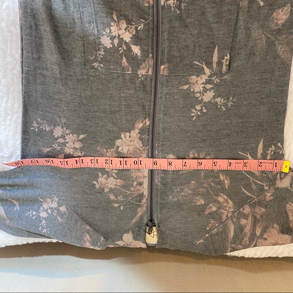 Chaser Evereve Cottagecore Floral Zip-Up Hoodie - Picture 4 of 13